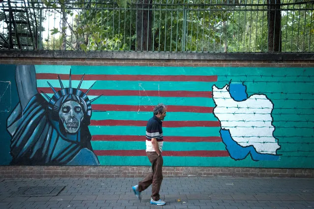 A man walks past an anti-U.S. mural in Tehran, Iran October 13, 2017. (Photo by Nazanin Tabatabaee Yazdi/Reuters/TIMA)