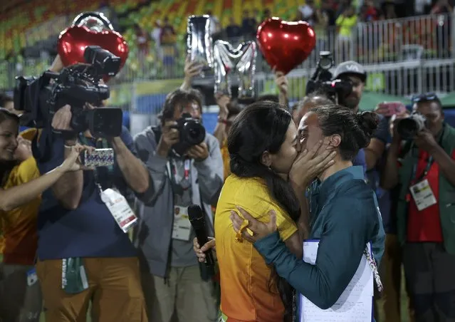 Rugby player Isadora Cerullo of Brazil kisses Marjorie, a volunteer, after receiving her wedding proposal on the sidelines of the women's rugby medal ceremony in Rio de Janeiro, Brazil on August 9, 2016. (Photo by Alessandro Bianchi/Reuters)