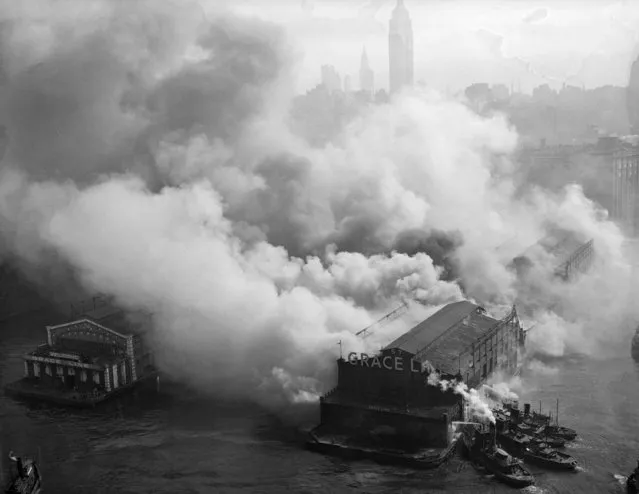 Smoke  from a massive fire pours out of Pier 57 on the Hudson River at 15th Street in New York, September 29, 1947. The blaze swept the structure for more than 16 hours causing most of the pier to collapse into the river. (Photo by AP Photo)