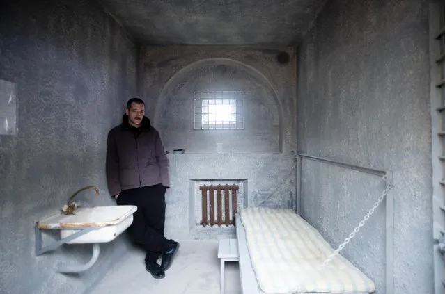 Oleg Navalny, the brother of Alexey Navalny pose for media inside a replica of a punishment cell in Berlin, Germany, Tuesday, January 24, 2023. Supporters of jailed Alexey Navalny install a replica off the cell in which he has spend 91 days in 2022 opposite the Russian embassy in the German capital. (Photo by Markus Schreiber/AP Photo)