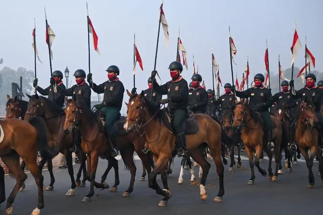 Indian presidential guards take part in a rehearsal for the upcoming Republic Day Parade near India Gate in New Delhi on January 4, 2021. (Photo by Money Sharma/AFP Photo)