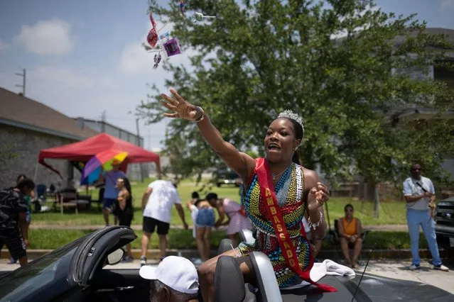 Juneteenth Ambassador Madison Swain tosses candy towards children during the Juneteenth Parade in Galveston, Texas, U.S., June 17, 2023. (Photo by Adrees Latif/Reuters)