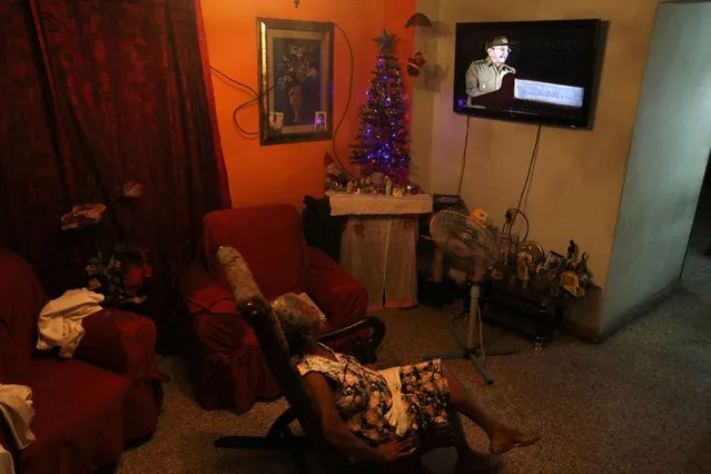 A woman watches a tribute to former Cuban leader Fidel Castro being held in Santiago de Cuba on a television in her home in Havana, Cuba, December 3, 2016. (Photo by Reuters/Stringer)