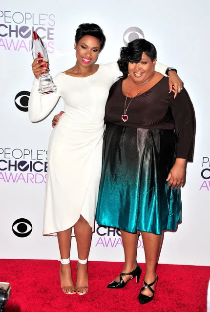 Jennifer Hudson and sister Julia Hudson backstage at the 40th Annual People's Choice Awards – Press Room at Nokia Theatre L.A. Live on January 8, 2014 in Los Angeles, California. (Photo by Jerod Harris/Getty Images)