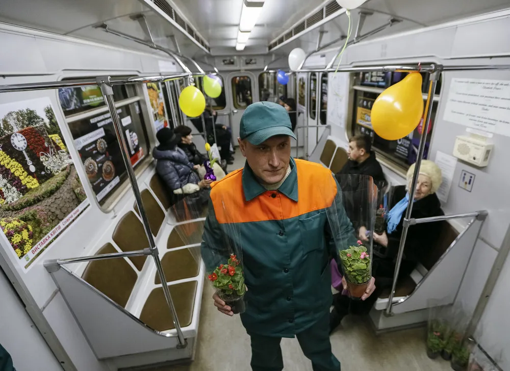 Ukrainian Metro Workers Surprise Women Commuters with Flowers