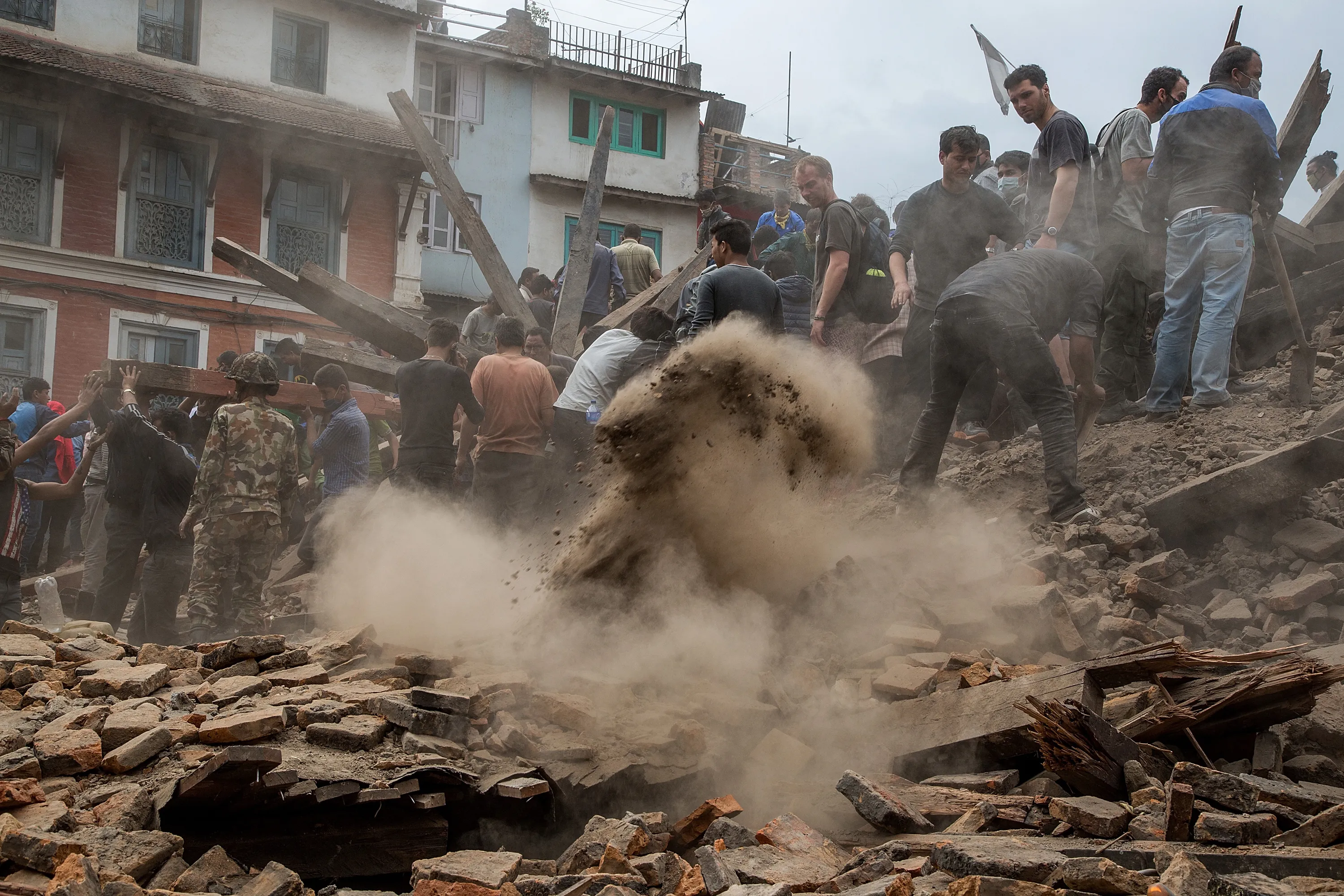 Землетрясение 8 апреля. Землетрясение в Непале 25.04.2015. Катманду землетрясение 2015. Непал 2015 землетрясение 25 апреля. Катманду землетрясение.