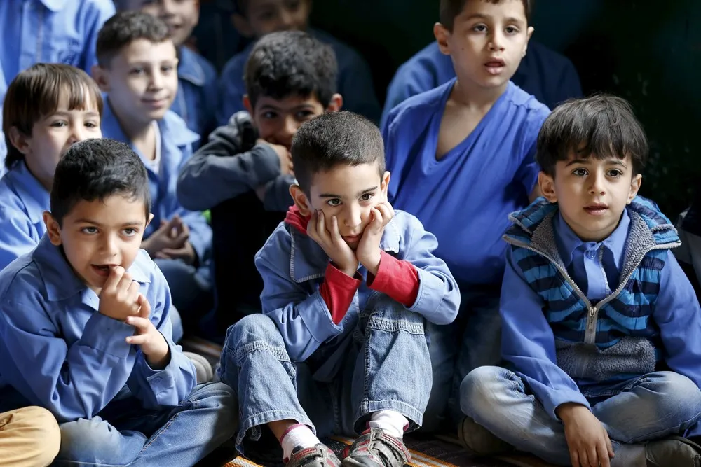 Children in Burj al-Barajneh Enchanted by Show