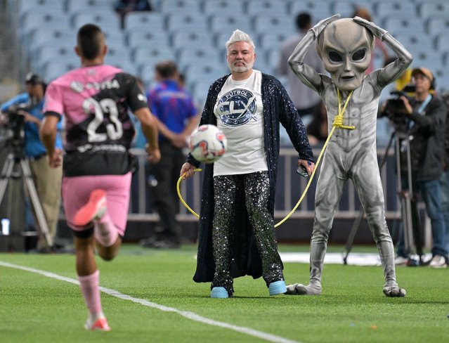 A person in an alien costume is seen ahead of the Monumental League football match between CLX FC and Extraterrestres FC at Simon Bolivar Monumental Stadium in Caracas, on June 6, 2024. (Photo by Juan Barreto/AFP Photo)