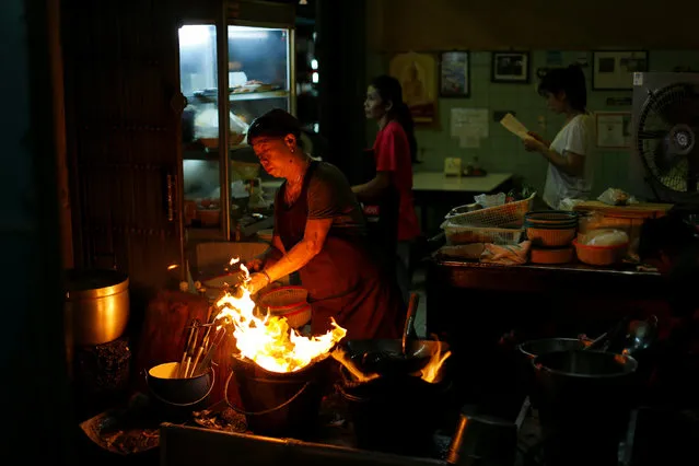 A woman cooks at a street food stall in Bangkok, Thailand September 14, 2016. (Photo by Jorge Silva/Reuters)