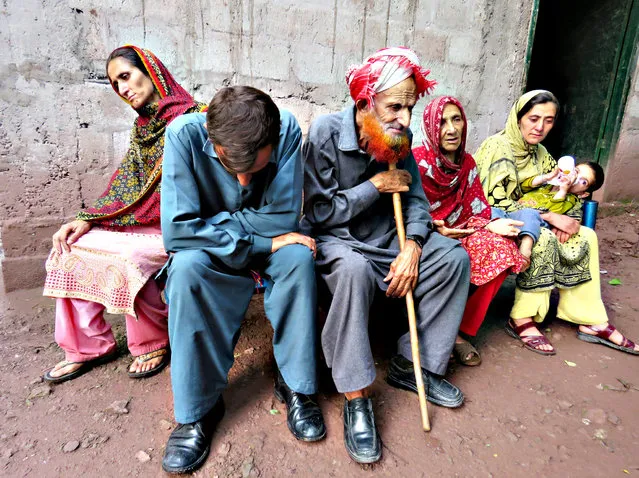 Shahazullah (C) and Makhni Bibi (2 R) the parents of Shafqat Hussain, a convicted murderer speak  to journalists after their son was hanged at a central jail in Karachi, at their relatives home in Muzaffarabad, the capital of Pakistani administered Kashmir, 04 August 2015. (Photo by Amiruddin Mughal/EPA)