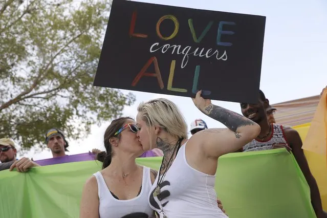 Tiffany Findley (L) and Adriana Kelley kiss outside the wake for Pulse shooting victim Javier Jorge Reyes in a counter protest against the Westboro Baptist Church in Orlando, Florida, U.S. June 15, 2016. (Photo by Jim Young/Reuters)
