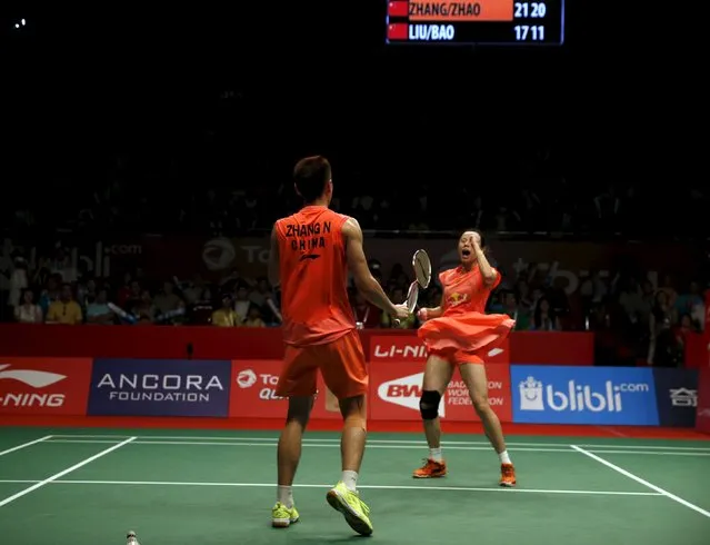 China's Zhang Nan (L) and Zhao Yunlei (R) celebrate their win against compatriots  Liu Cheng and Bao Yixin aftertheir mixed doubles badminton final match at the BWF World Championships in Jakarta, Indonesia, August 16, 2015. (Photo by Darren Whiteside/Reuters)