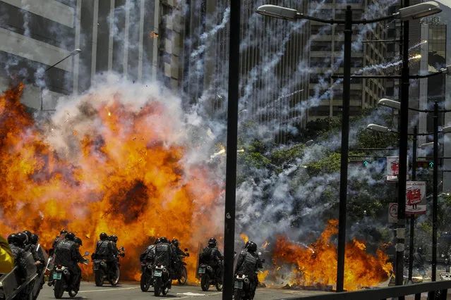 Bolivarian National Police (PNB) agent was wounded in an explosion in the street near motorized police in the vicinity of the Altamira Square, in Caracas, Venezuela, 30 July 2017. Clashes are breaking out as the voting on a constituent assembly takes place under strict security measures and despite the rejection of local opposition and the international community. The new assembly would have powers to rewrite a constitution and bypass the National Assembly which is currently controlled by the opposition. (Photo by Miguel Gutierrez/EPA)