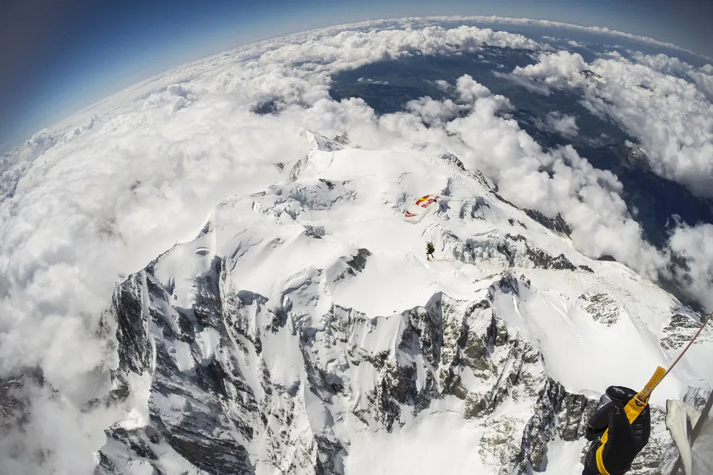 Skydivers Jump at 10,000 Meters over Mont Blanc