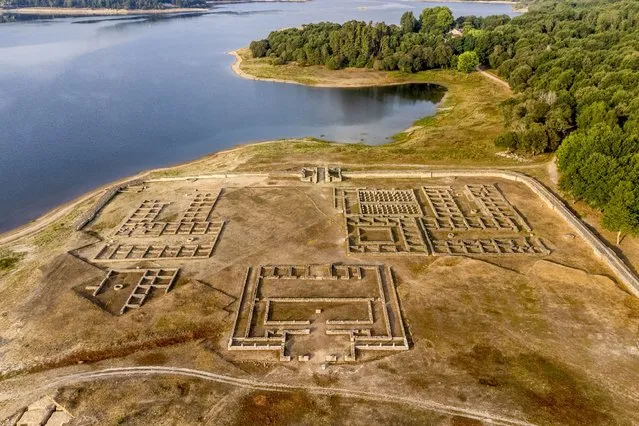A view of the Roman camp Aquis Querquennis, located on the banks of the Limia river in the As Conchas reservoir, in Ourense, Spain, 10 August 2022. The camp is usually underwater but now it is seen due to the low lever of As Conchas reservoir. (Photo by Brais Lorenzo/EPA/EFE)