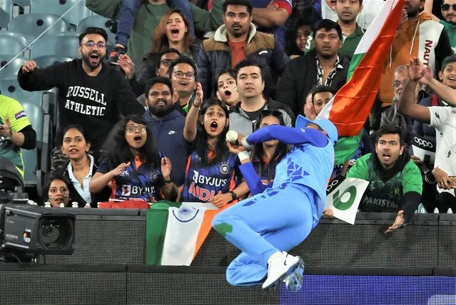 India's KL Rahul attempts to take a catch during the T20 World Cup cricket match between India and Pakistan in Melbourne, Australia, Sunday, October 23, 2022. (Photo by Asanka Brendon Ratnayake/AP Photo)
