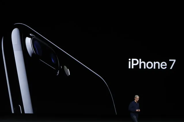 Apple CEO Tim Cook announces the new Apple iPhone 7 during a launch event on September 7, 2016 in San Francisco, California. Apple Inc. is expected to unveil latest iterations of its smart phone, forecasted to be the iPhone 7. The tech giant is also rumored to be planning to announce an update to its Apple Watch wearable device. (Photo by Stephen Lam/Getty Images)