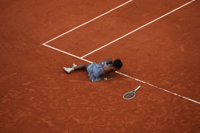 Coco Gauff of the U.S. celebrates as she won the final match of the French Tennis Open against Aryna Sabalenka of Belarus at the Roland-Garros stadium in Paris, Saturday, June 7, 2025. (Photo by Christophe Ena/AP Photo)