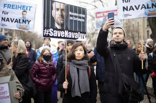 People attend a demonstration demanding the release of Alexey Navalny in Berlin, Germany, Tuesday, January 24, 2023. (Photo by Markus Schreiber/AP Photo)