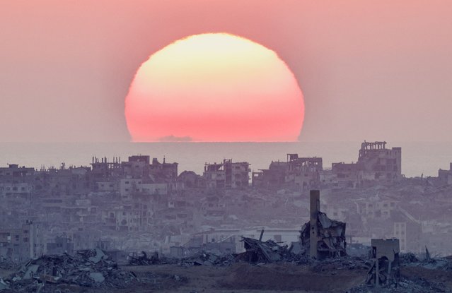 The sun sets over north Gaza, as seen from the Israeli side of the border, on July 28, 2025. (Photo by Amir Cohen/Reuters)
