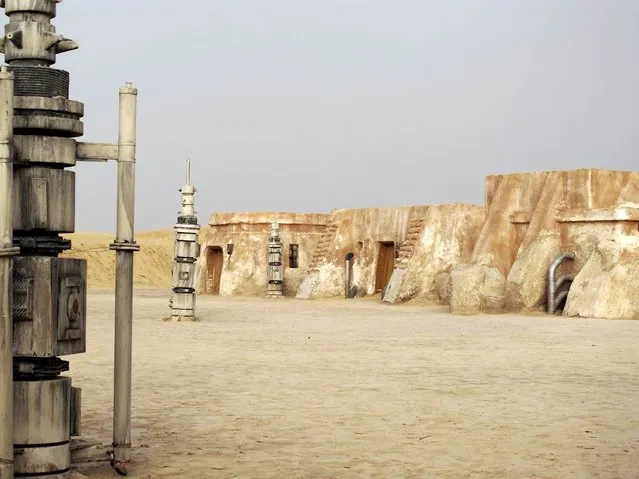 “No More Stars”: Abandoned Stars Wars Sets in the Desert by Rä di Martino