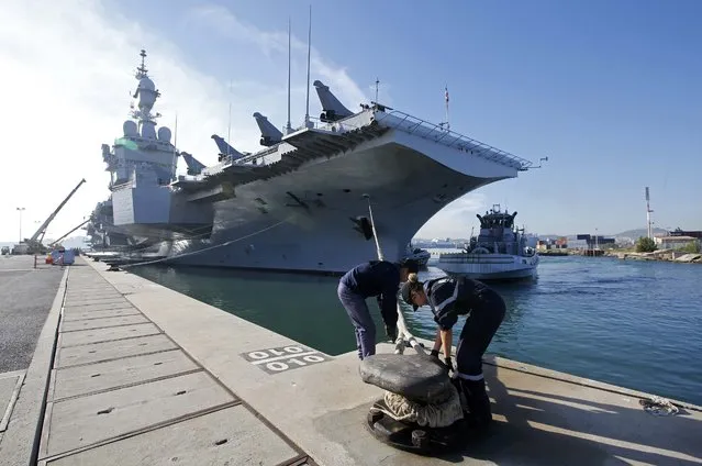 The French nuclear-powered aircraft carrier Charles de Gaulle is seen before its departure from the naval base of Toulon, France, November 18, 2015. (Photo by Jean-Paul Pelissier/Reuters)