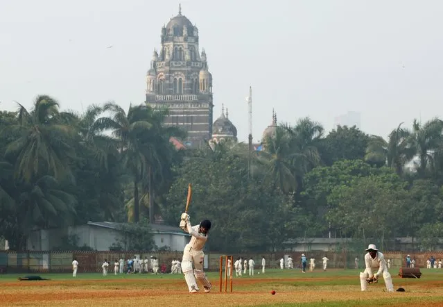 Players from Mumbai Cricket Club taking part in a simulation style practice match at the Oval Maidan in Mumbai, India on October 17, 2023. (Photo by Andrew Boyers/Reuters)