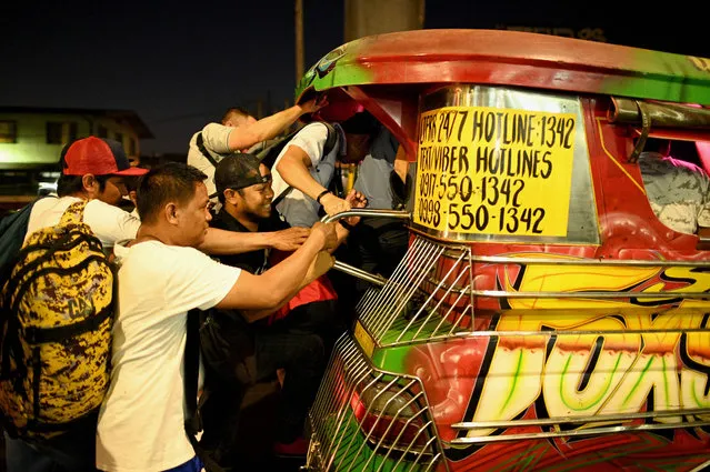 This picture taken on January 14, 2019 shows commuters boarding a jeepney during rush hour in Manila, Philippines. (Photo by Noel Celis/AFP Photo)