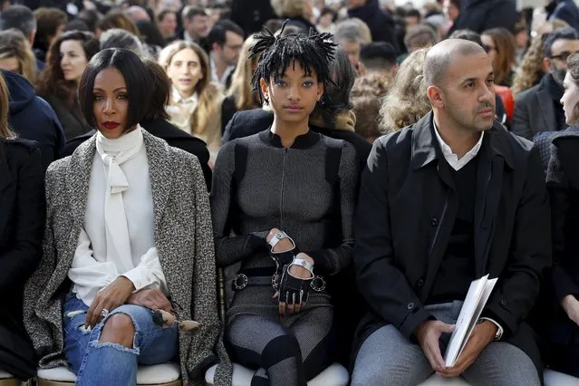 Singer Willow Smith (C) and actress Jada Pinkett Smith (R) pose before attending the Chanel Fall/Winter 2016/2017 women's ready-to-wear collection show in Paris, France, March 8, 2016. (Photo by Benoit Tessier/Reuters)
