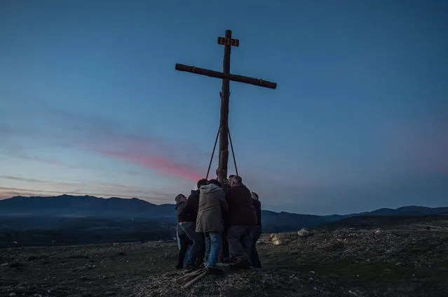 People perform the crucifixion during a rehearsal of the reenactment of Christ's suffering on March 25, 2016 in Hiendelaencina, Spain. Since 1972, the 140 village's residents celebrate every year on Good Friday a reenactment of Christ's suffering before being nailed to the cross. Hiendelaencina's inhabitants use their own funds to make the stages and wardrobe. Spain celebrates holy week before Easter with processions in most Spanish towns and villages. (Photo by David Ramos/Getty Images)