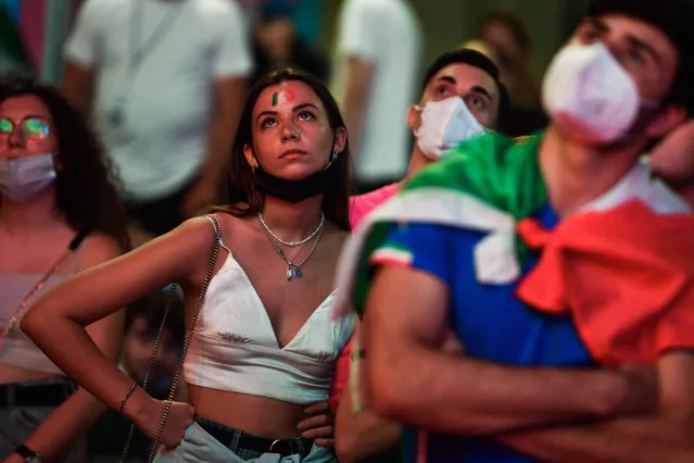 Italy's fans watch on giant screens at the fan zone on Piazza del Popolo in Rome on June 16, 2021 the UEFA EURO 2020 Group A football match between Italy and Switzerland, played at the nearby Olympic Stadium. (Photo by Filippo Monteforte/AFP Photo)