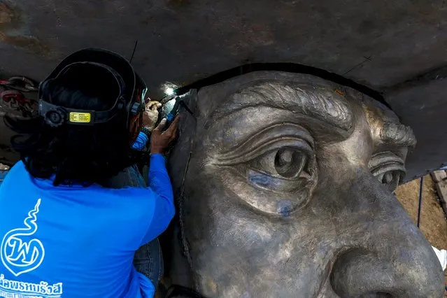 A labourer works on a giant bronze statue of former King Rama I at Ratchapakdi Park in Hua Hin, Prachuap Khiri Khan province, Thailand, August 4, 2015. (Photo by Athit Perawongmetha/Reuters)