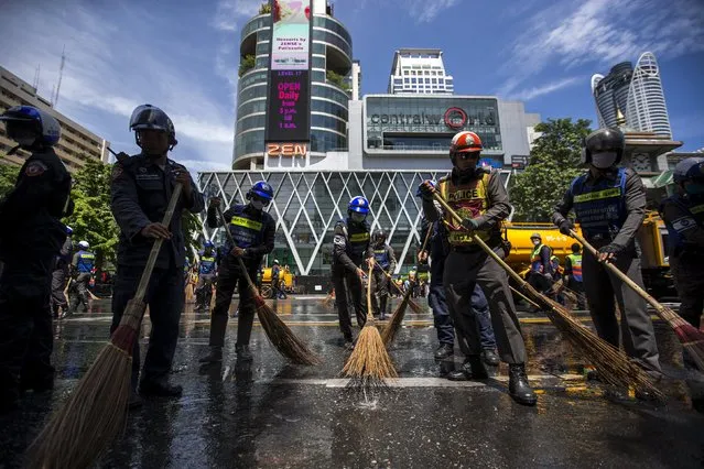 Police officers clean a street near the site of a deadly blast in central Bangkok, Thailand, August 18, 2015. (Photo by Athit Perawongmetha/Reuters)