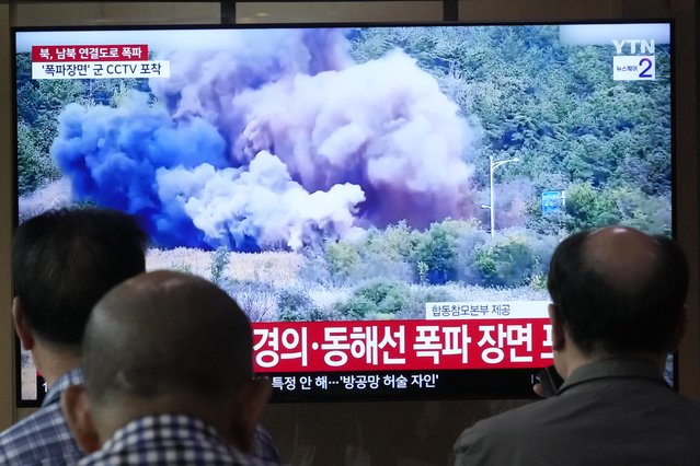 A TV screen reports North Korea has blown up parts of northern side of inter-Korean roads during a news program at Seoul Railway Station in Seoul, South Korea, Tuesday, October 15, 2024. (Phoot by Ahn Young-joon/AP Photo)