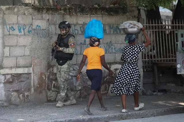A member of the Haitian National Police patrols a street as ongoing gun battles between rival gangs have forced residents to flee their homes, in Port-Au-Prince, Haiti on April 28, 2022. (Photo by Ralph Tedy Erol/Reuters)