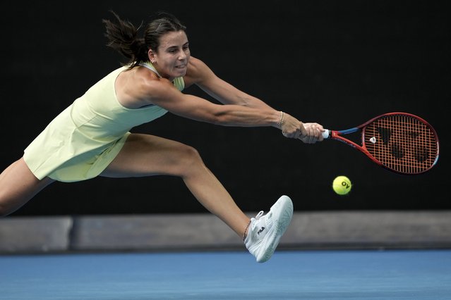 Emma Navarro of the U.S. plays a backhand return to Daria Kasatkina of Russia during their fourth round match at the Australian Open tennis championship in Melbourne, Australia, Monday, January 20, 2025. (Photo by Ng Han Guan/AP Photo)