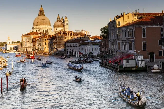 General views of atmosphere during the Regatta Storica during the 72nd Venice Film Festival on September 7, 2015 in Venice, Italy. (Photo by Tristan Fewings/Getty Images)