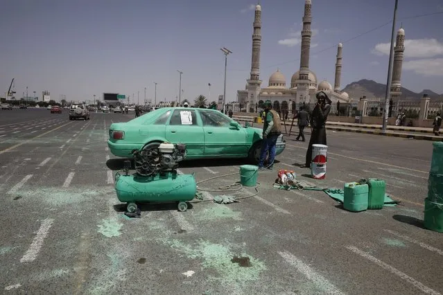 A Yemeni decorates a vehicle in green in preparation for celebrations of the birthday of the prophet Muhammad a day after a UN-brokered truce expired, in Sana'a, Yemen, 03 October 2022. (Photo by Yahya Arhab/EPA/EFE)