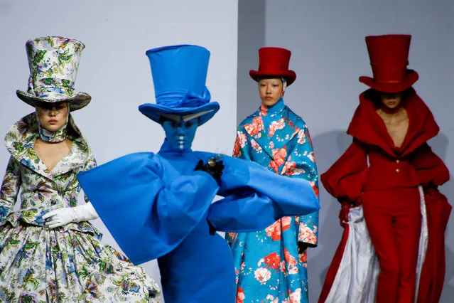 Models present a creation by Hu Sheguang at China Fashion Week in Beijing, China, November 7, 2017. (Photo by Thomas Peter/Reuters)