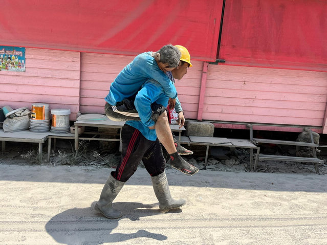 A worker carries a casualty on his back after a strong earthquake struck central Myanmar on Friday, earthquake monitoring services said, which affected Bangkok as well with people pouring out of buildings following the tremors in the Thai capital, in Bangkok, Thailand, on March 28, 2025. (Photo by Ann Wang/Reuters)