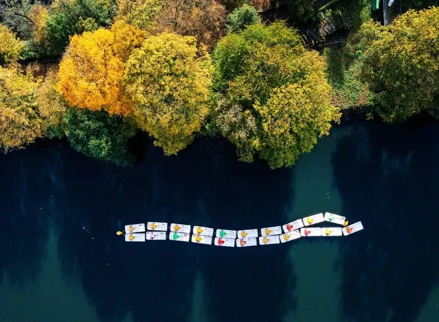 An aerial view shows pedal boats at the Hengstey lake near Hagen, western Germany on October 19, 2022. (Photo by Ina Fassbender/AFP Photo)
