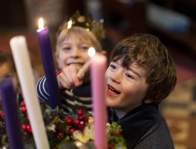 Children helped to light the pink candle marking the third Sunday of Advent at St Peter’s Church in Headley, Berkshire on December 11, 2022. (Photo by David Hartley/Press Photos Ltd)
