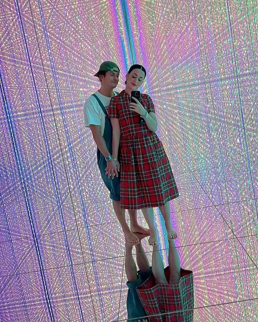 English actor Orlando Bloom and American singer, songwriter and television personality Katy Perry take a psychedelic photo in Tokyo in the last decade of December 2022. (Photo by orlandobloom/Instagram)