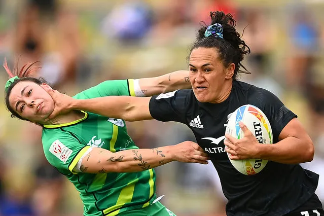 Portia Woodman-Wickliffe of New Zealand fends off the tackle from Natasja Behan of Ireland during the 2023 HSBC Sevens match between New Zealand and Ireland at FMG Stadium on January 22, 2023 in Hamilton, New Zealand. (Photo by Hannah Peters/Getty Images)