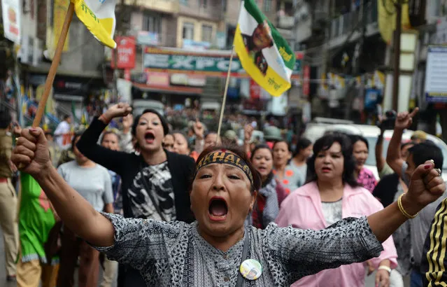 Indian supporters of the Gorkha People's Liberation Front (GJMM) take part in a rally during a strike demanding a new Indian state at Kalimpong town, some 75 km, from Siliguri, on September 28, 2016. The Gorkha People's Liberation Front (GJM) called a general strike in Darjeeling and nearby hills demanding a separate state within India for the Gorkha people in northern West Bengal. (Photo by Diptendu Dutta/AFP Photo)