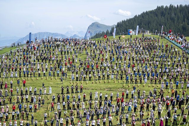 More than 1,000 alphorn players gathered at the Klewenalp Festival for an attempt to break the world record for the largest alphorn ensemble in Nidwalden, Switzerland on August 30, 2024. (Photo by Urs Flueeler/Keystone via AP Photo)