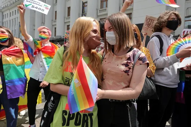 Activists hold a rally demanding state support for the local LGBTQ+ community outside the presidential office headquarters in Kyiv, Ukraine on June 5, 2021. (Photo by Serhii Nuzhnenko/Reuters)