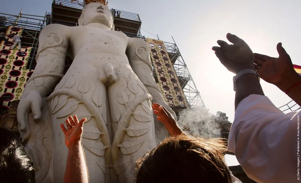 Jain Pilgrims Attend Mahamastak Abhisheka