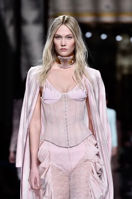 Karlie Kloss walks the runway during the Balmain show as part of the Paris Fashion Week Womenswear Fall/Winter 2016/2017 on March 3, 2016 in Paris, France. (Photo by Pascal Le Segretain/Getty Images)