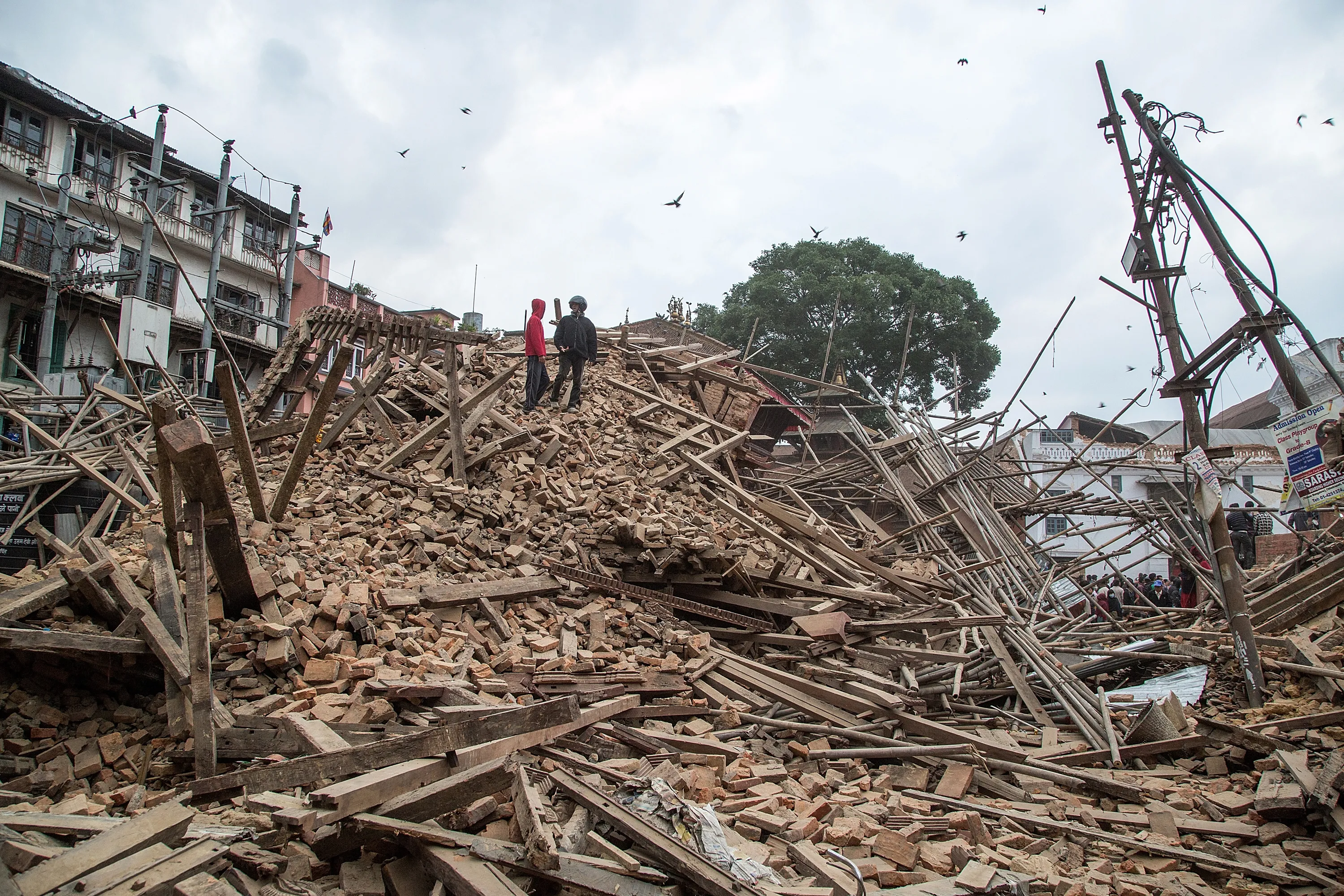 Землетрясение 1 апреля. Катманду землетрясение. Землетрясение в Непале 2015. Непал 2015 землетрясение жертвы. Последствия землетрясений.